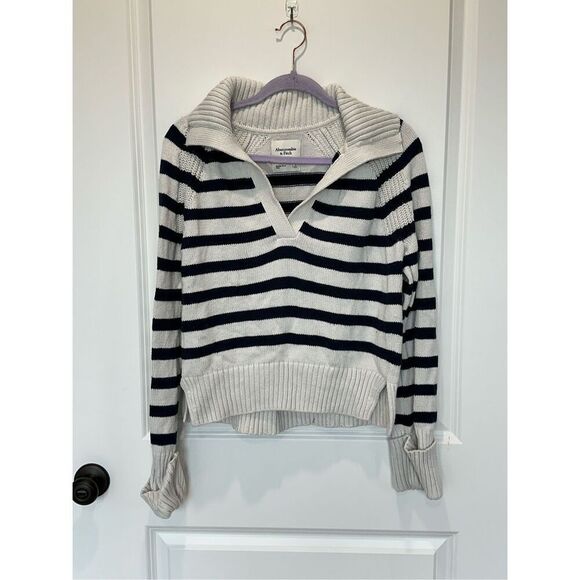 Abercrombie & Fitch White and Navy Striped Collared Sweater Size Small - Picture 1 of 8